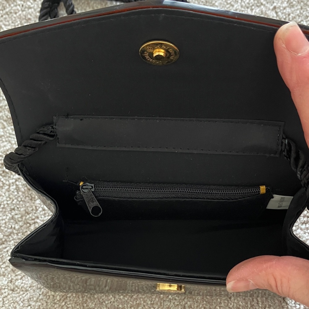 Chic Black and Tortoiseshell Clutch - Picture 5 of 10